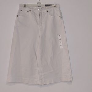 New Gap white high rise shorts culotte . Cropped wide leg. Size 4/27R